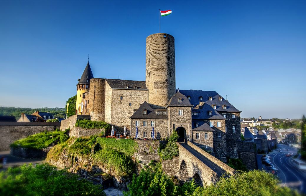 Genovea Burg in Mayen bei Koblenz!